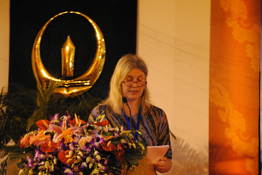 英國劍橋大學的海德嘎德?丁伯格(Hildegard Diemberger)教授，在題為“博東?喬列南杰與卻吉仲瑪：西藏早期印刷術的先驅”~1.jpg